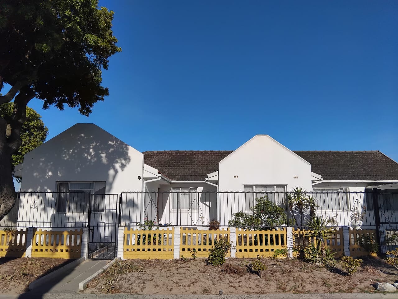 Image of a room in 1 Acacia Circle Belhar